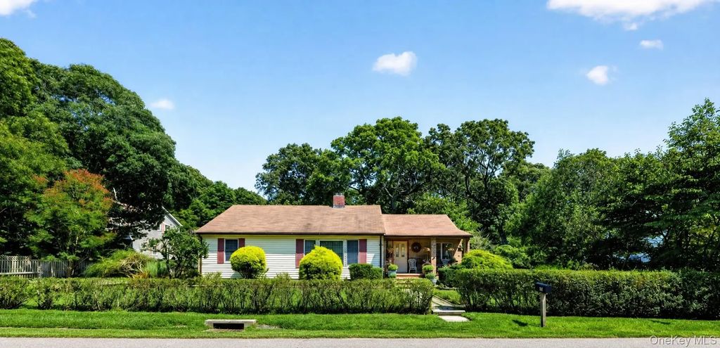 35 Biltmore Drive, Mastic Beach