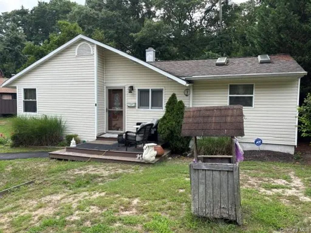 4 Wildwood Trail, Riverhead