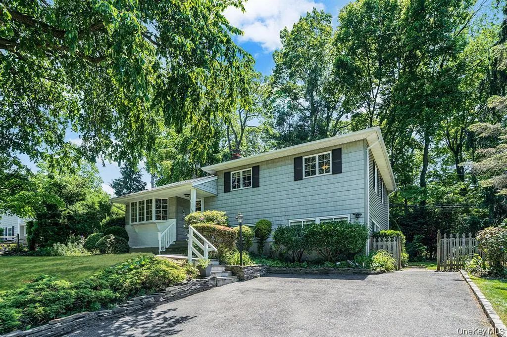 34 Gristmill Lane, Huntington