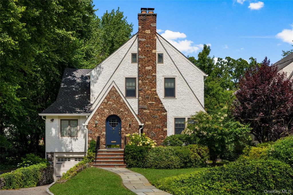 7 Poplar Road, Larchmont