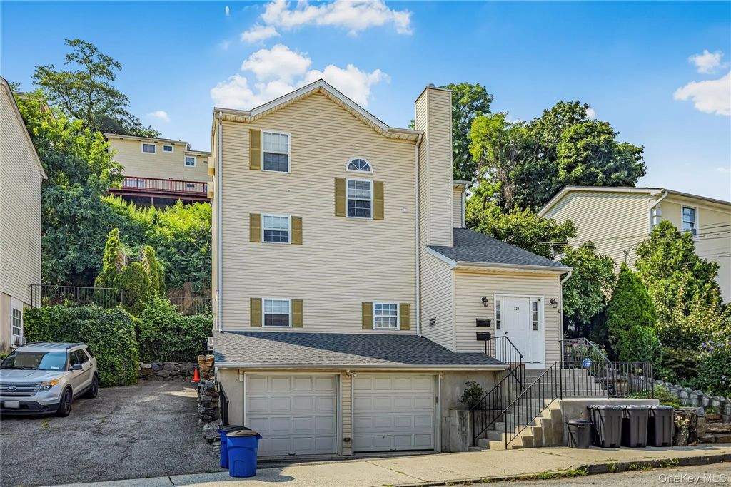239 Mary Lou Avenue, Yonkers