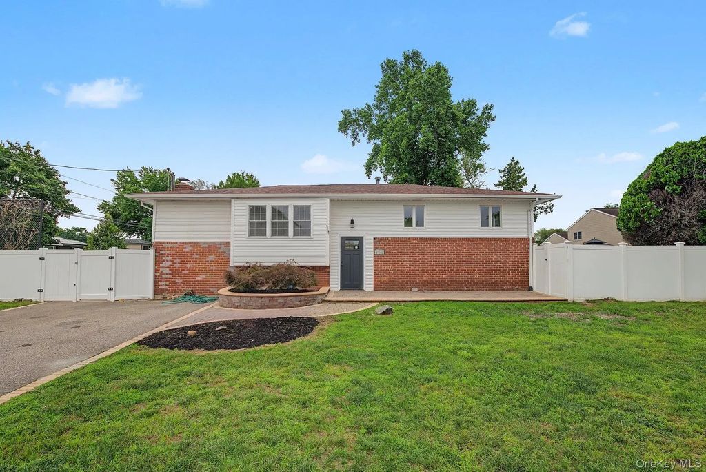414 Westview Avenue, Deer Park