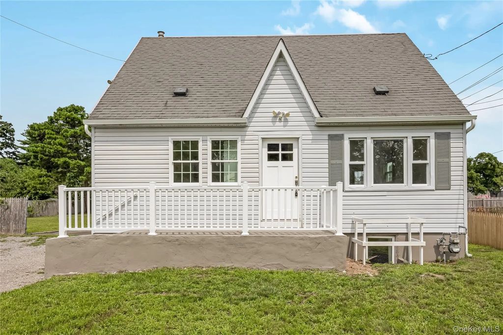 239 Ocean Avenue, Brentwood