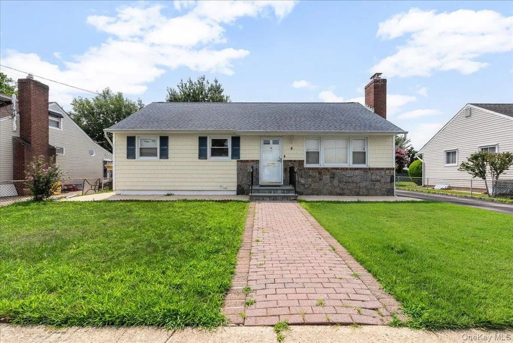 4 Cecil Place, Hicksville