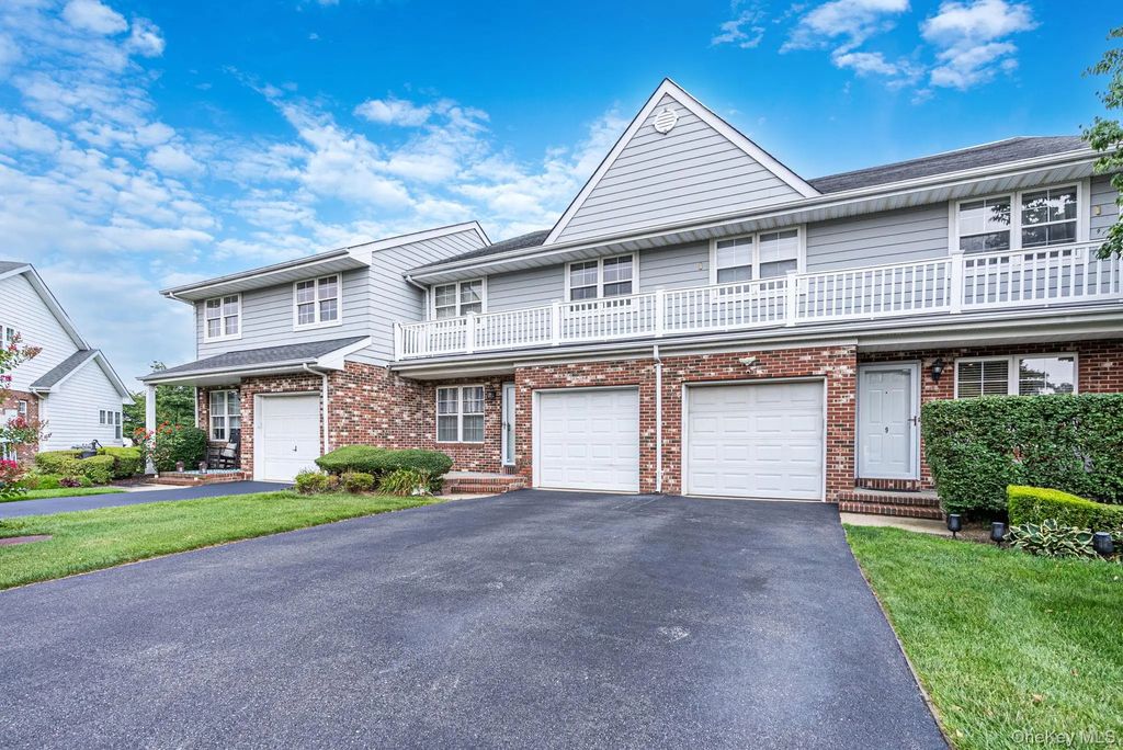 11 Broadlawn Drive, Central Islip