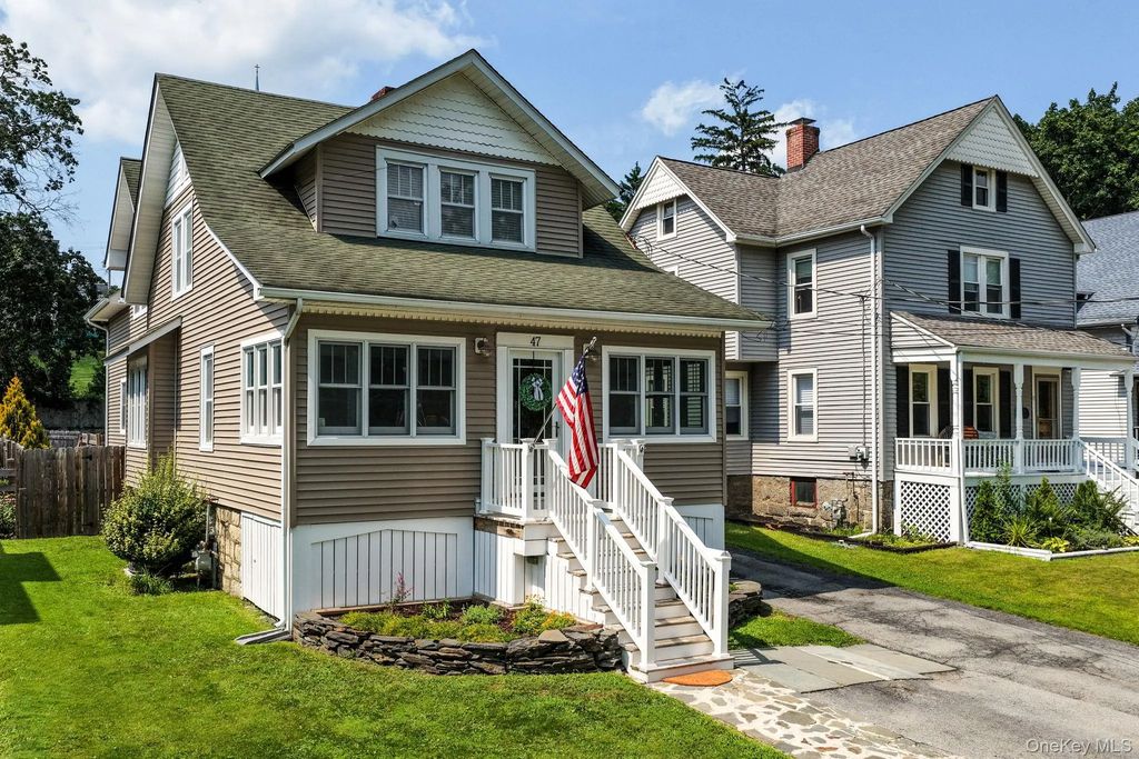 47 Montgomery Street, Goshen