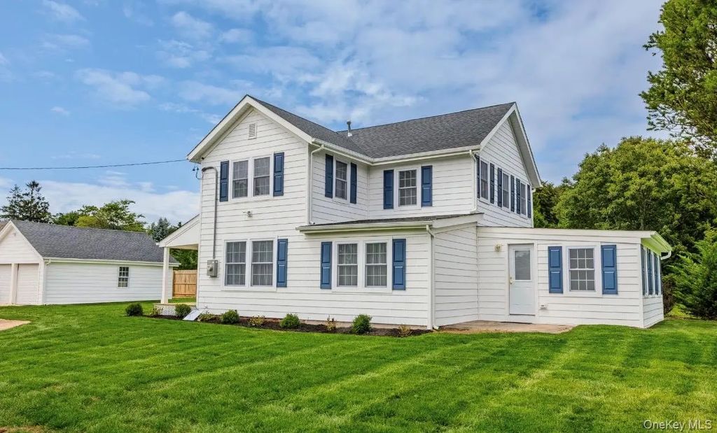 12 Pleasant Avenue, Westhampton