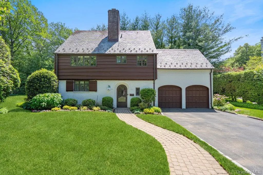 34 Wensley Drive, Great Neck