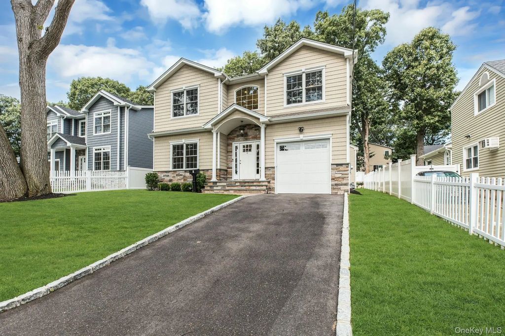 9 Hickory Road, Bayville