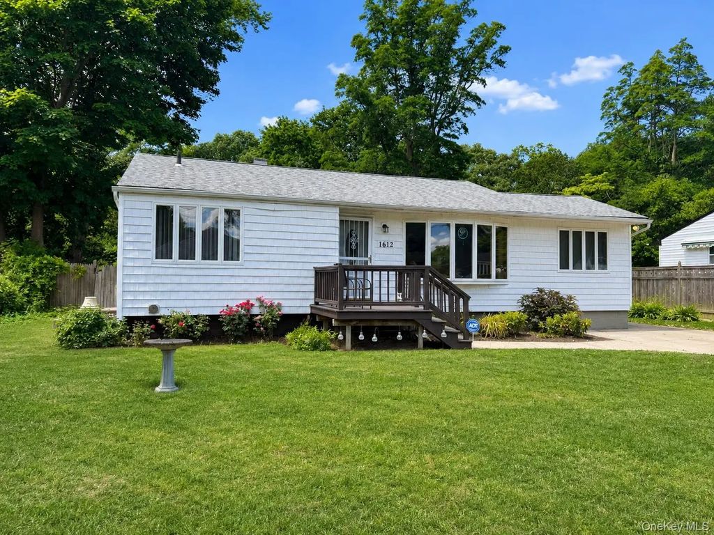 1612 N Gardiner Drive, Bay Shore