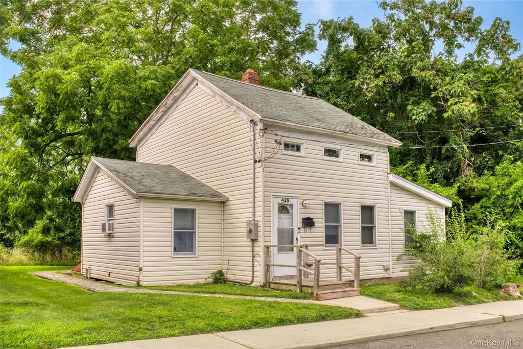 429 Kaplan Avenue, Greenport