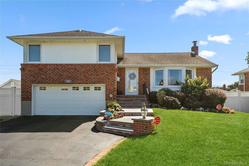 542 N Suffolk Avenue, Massapequa