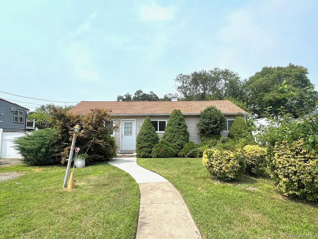 1656 N Thompson Drive, Bay Shore