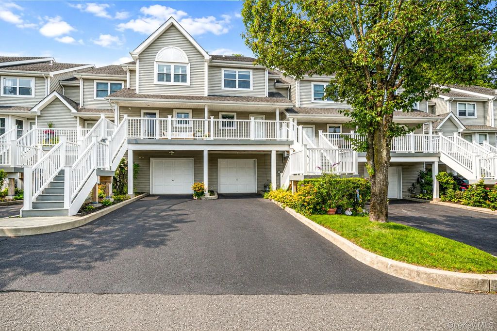 15 Leeward Lane # 15, Port Jefferson
