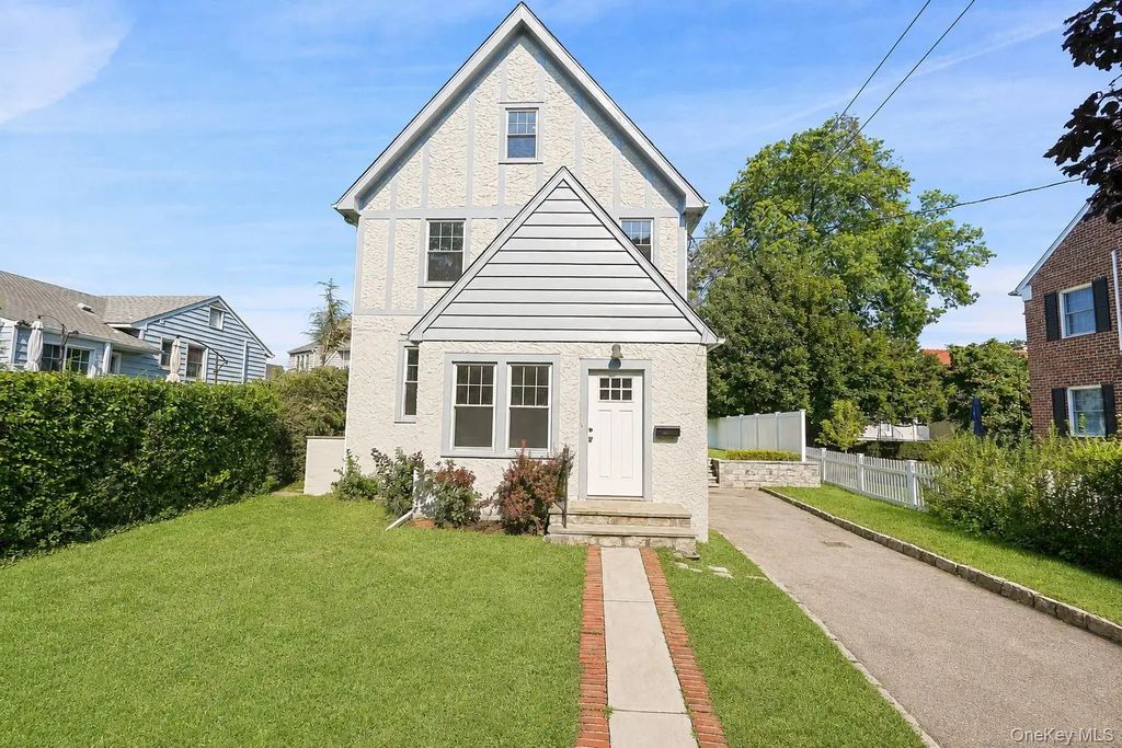 288 Crestwood Avenue, Tuckahoe