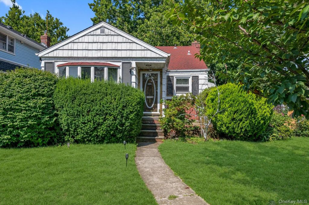 146 Claflin Boulevard, Franklin Square