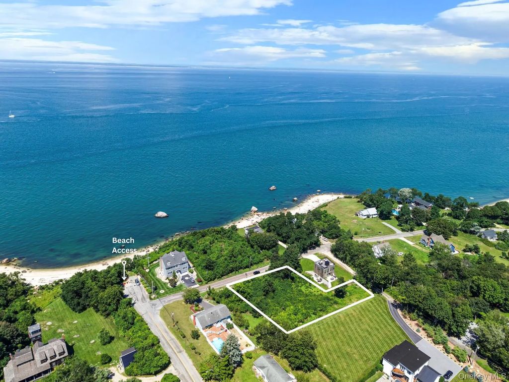 400 Aquaview Avenue, East Marion
