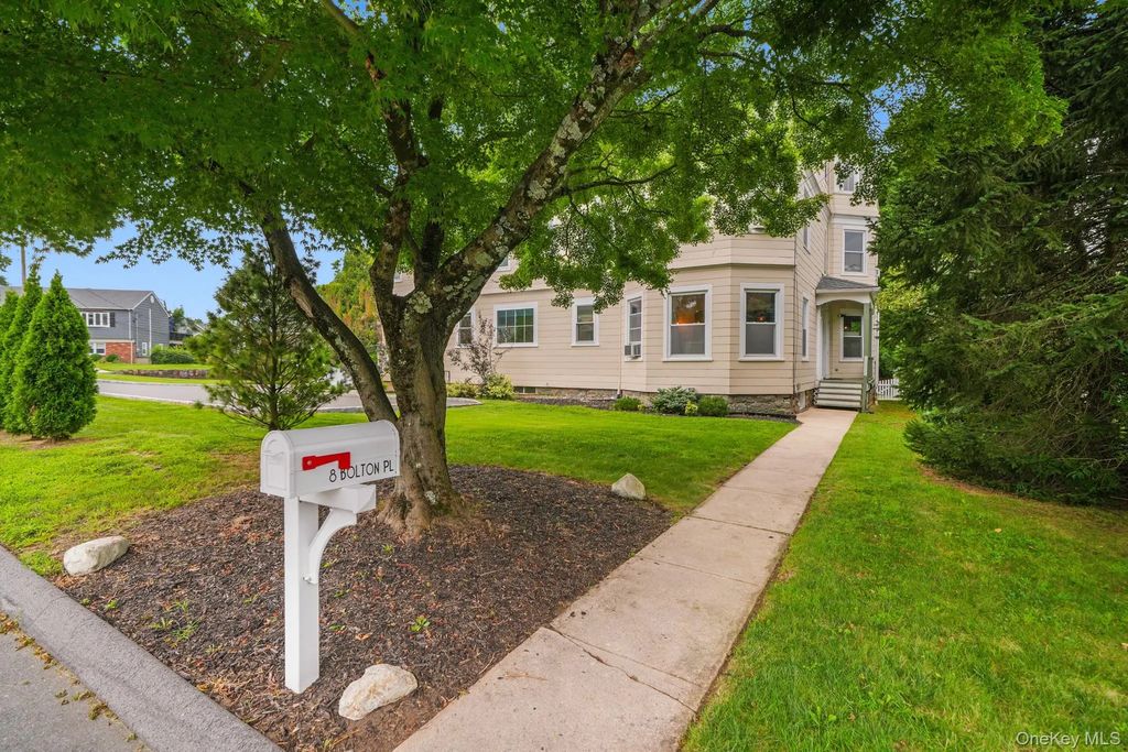 8 Bolton Place, Port Chester