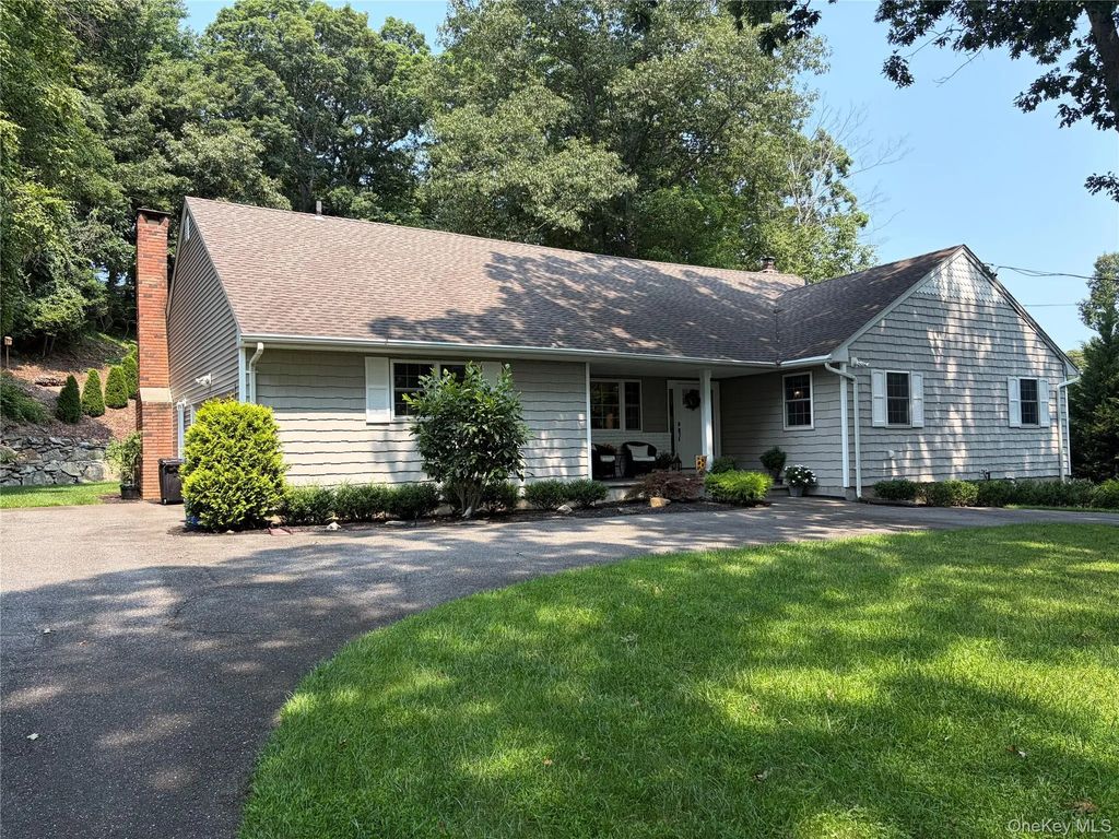 457 Wolf Hill, Dix Hills
