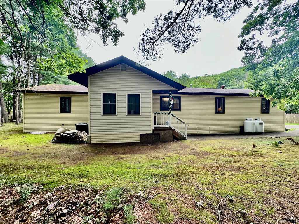 110 Foss Lane, Huguenot