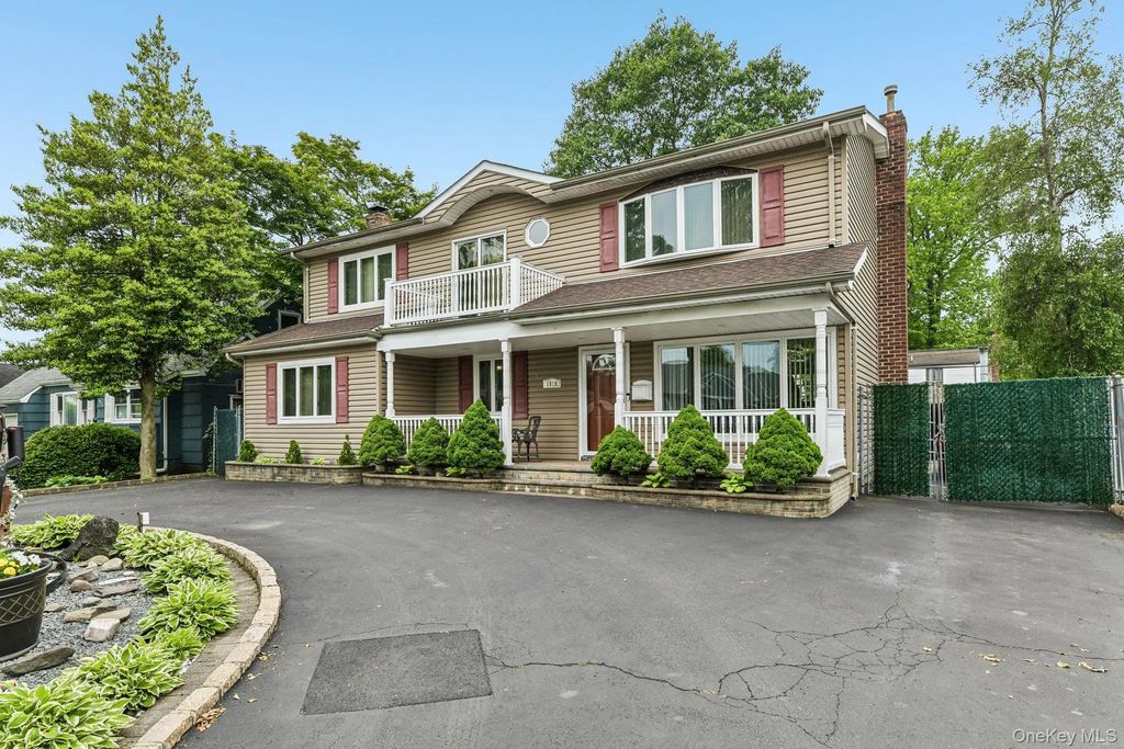 1010 Douglas Avenue, Wantagh