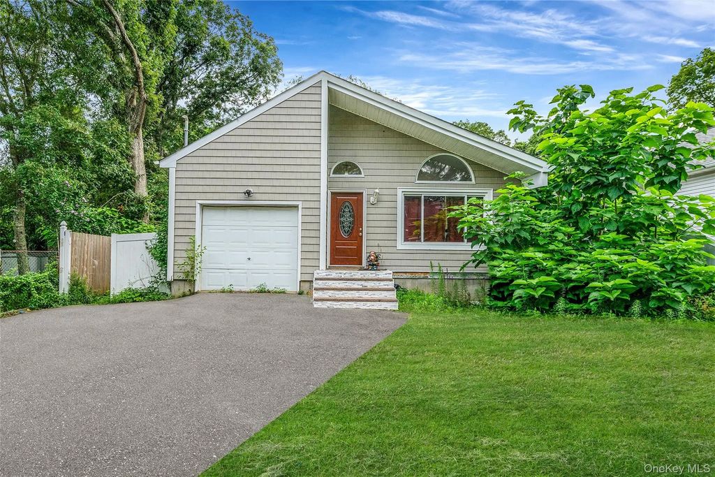 413 Glen Drive, Shirley