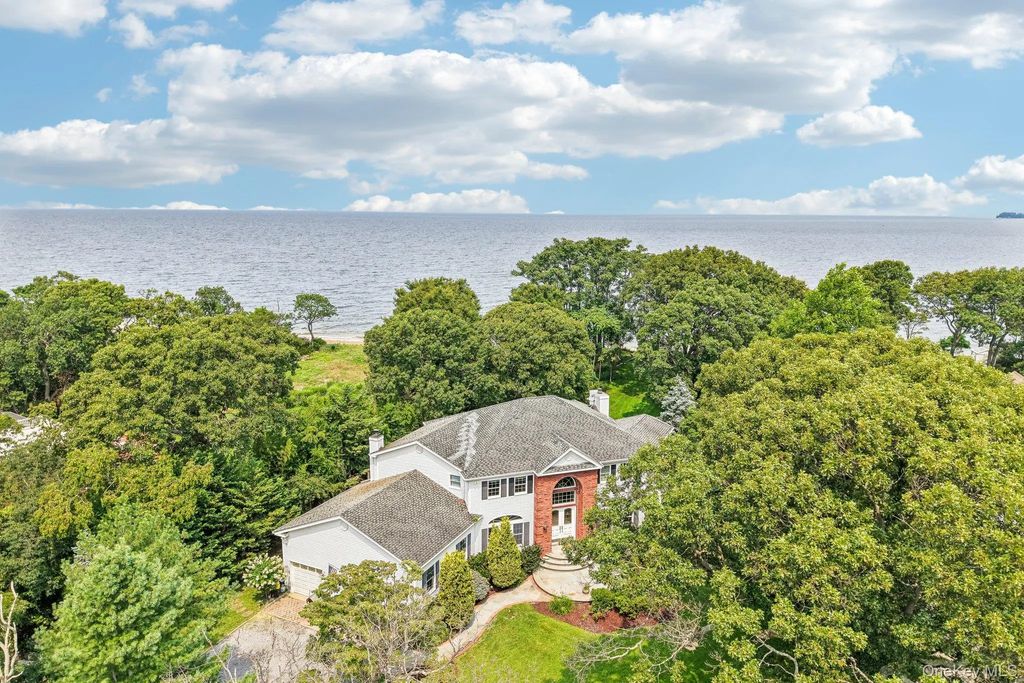 2 Penny Lane, Nissequogue
