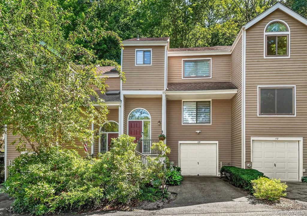 109 Woods End Road, Chappaqua