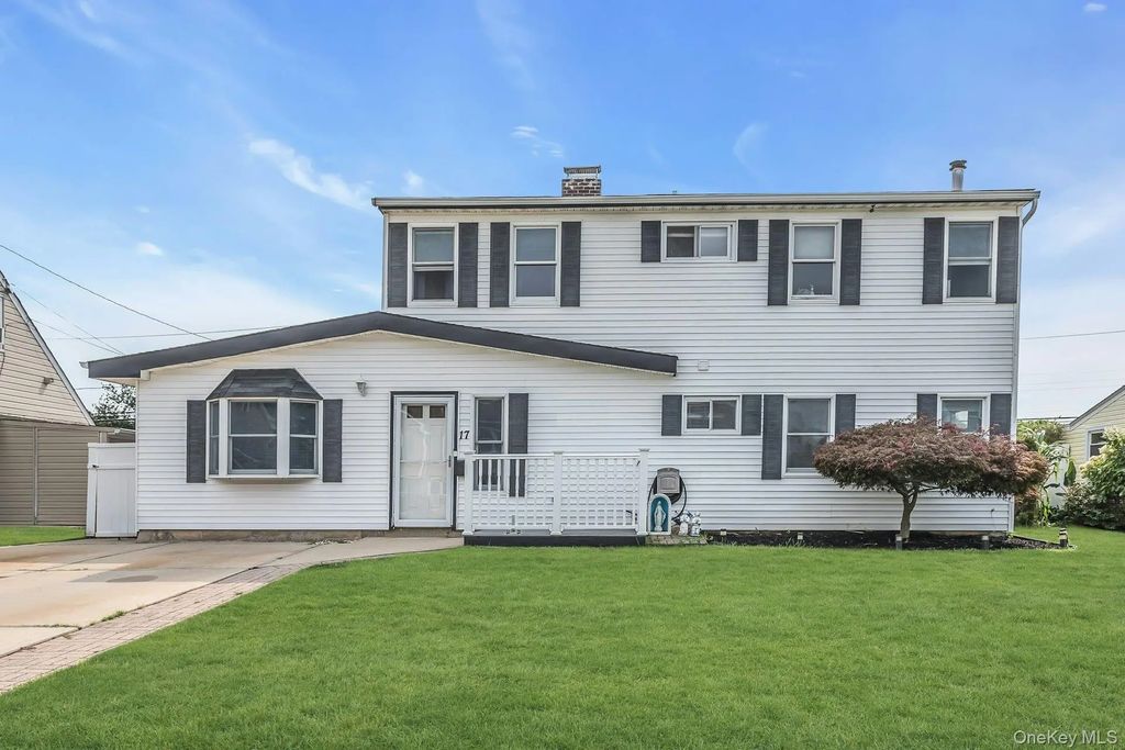 17 Chickadee Lane, Levittown