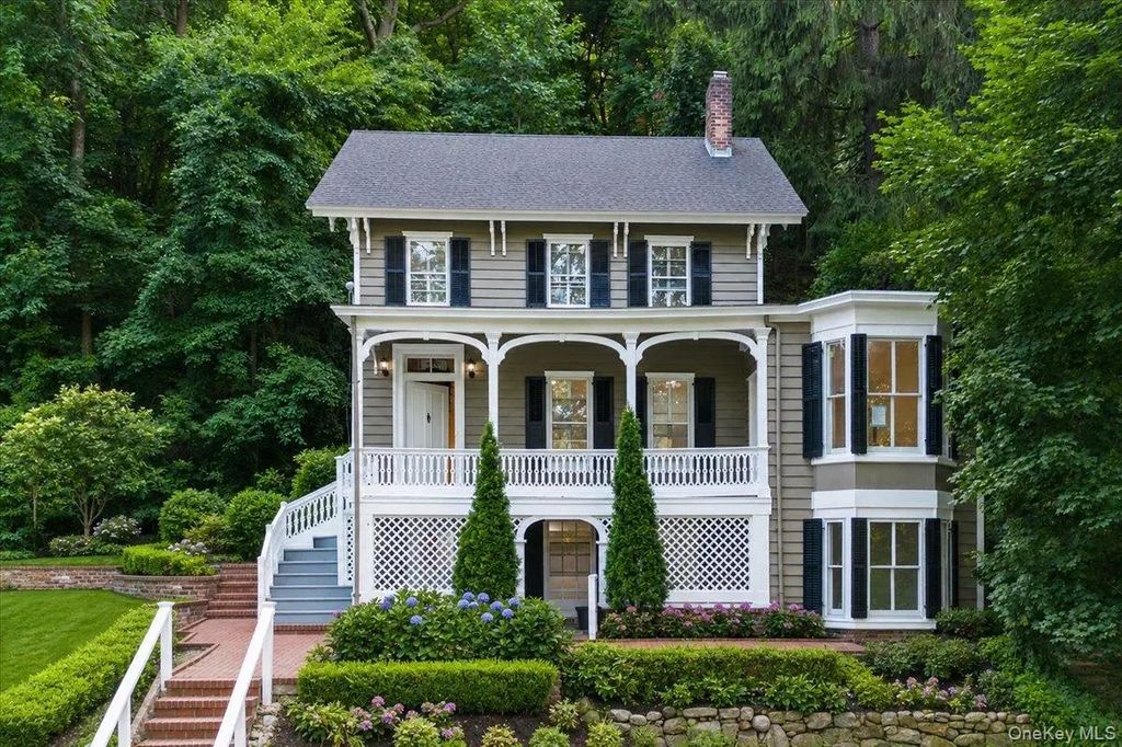 148 Main Street, Roslyn
