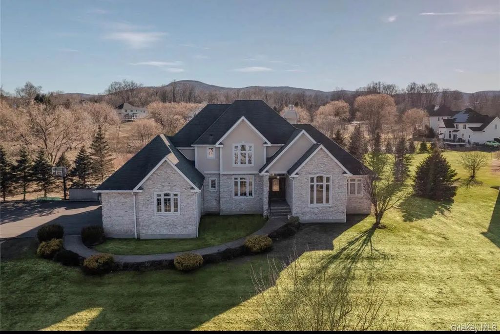 56 Autumn Chase Drive, Hopewell Junction