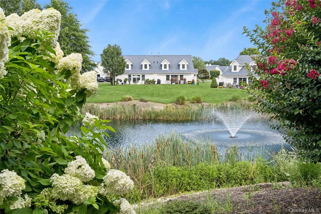 3 Summerfield Lane S, Aquebogue