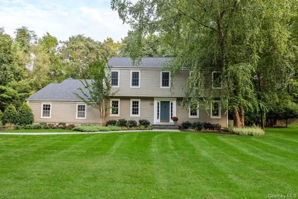 18 Robert Townsend Drive, Setauket