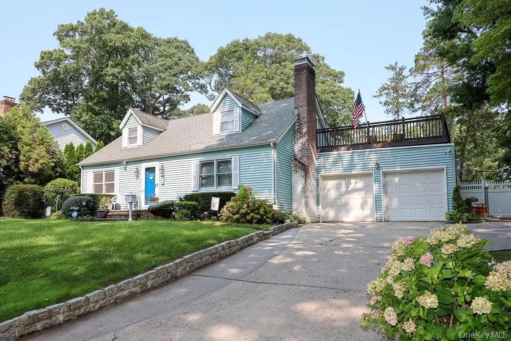 40 Plymouth Drive S, Glen Head