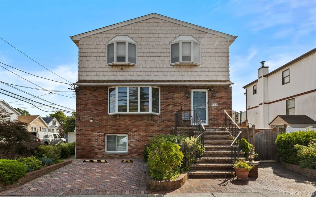 498 Cedarhurst Avenue, Cedarhurst