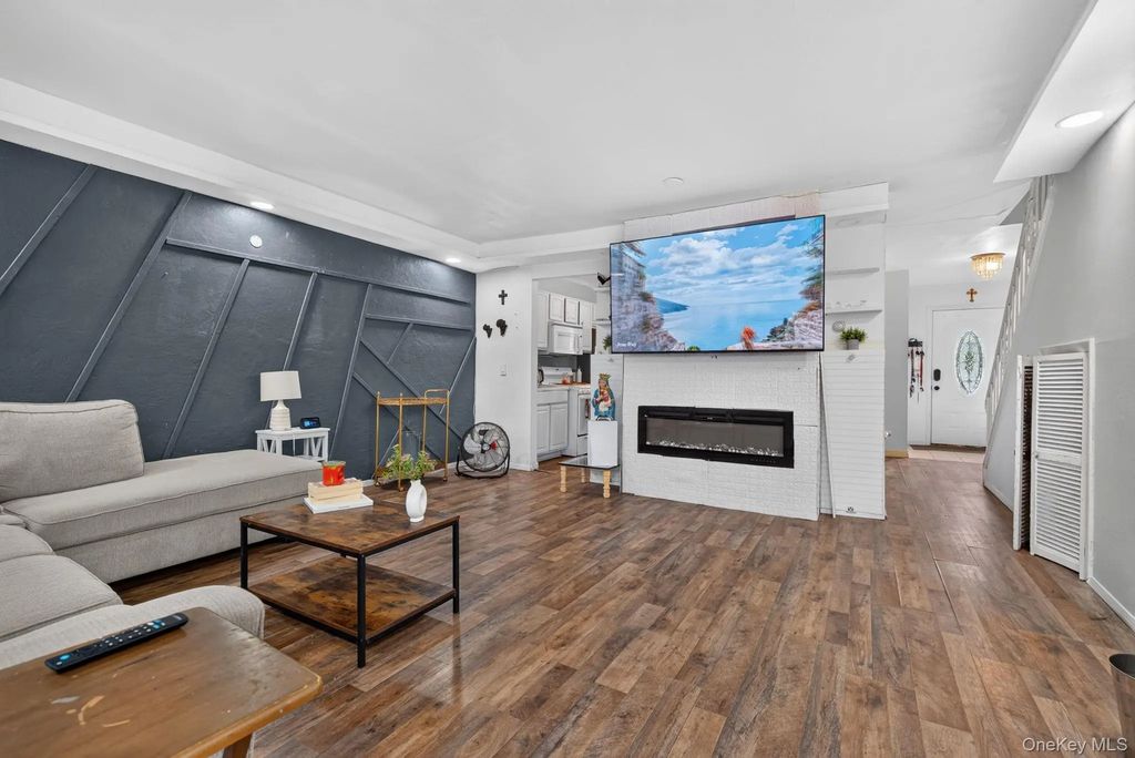 50 Hampton Court, Middletown
