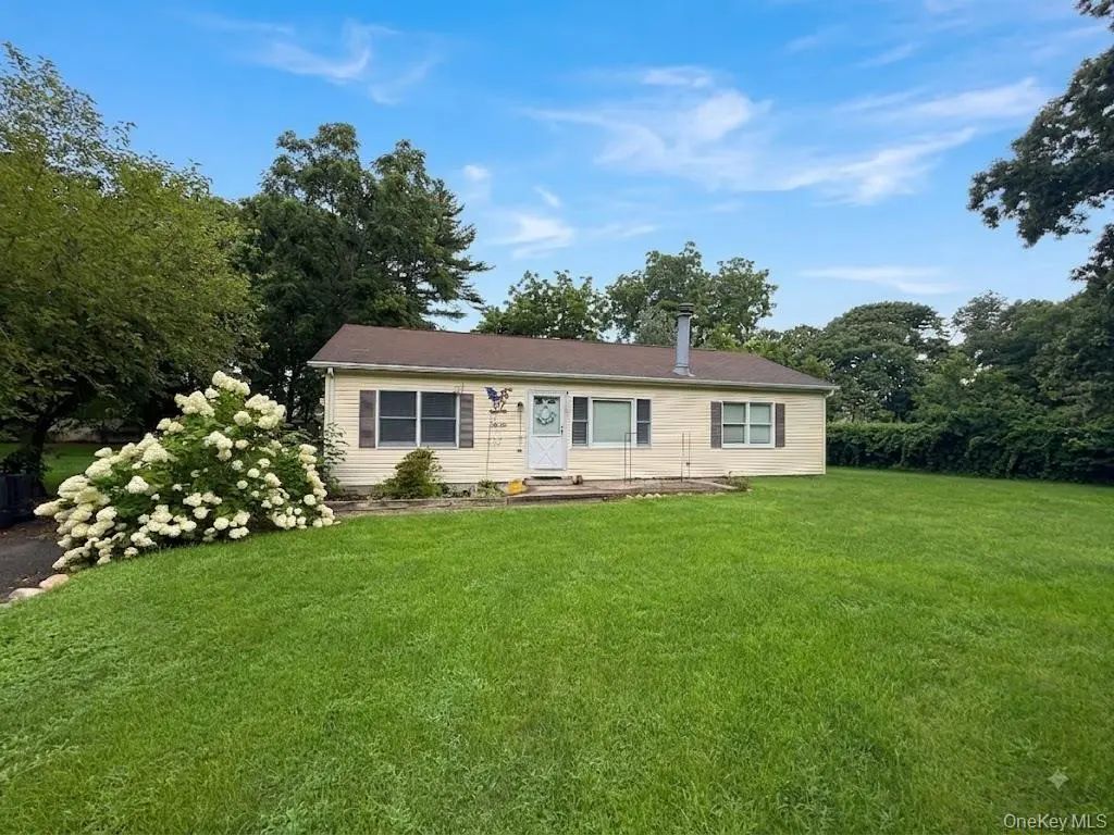 72 Locust Avenue, Oakdale
