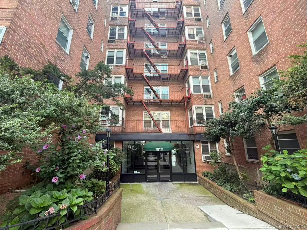 143-40 41 Avenue # 4h, Flushing