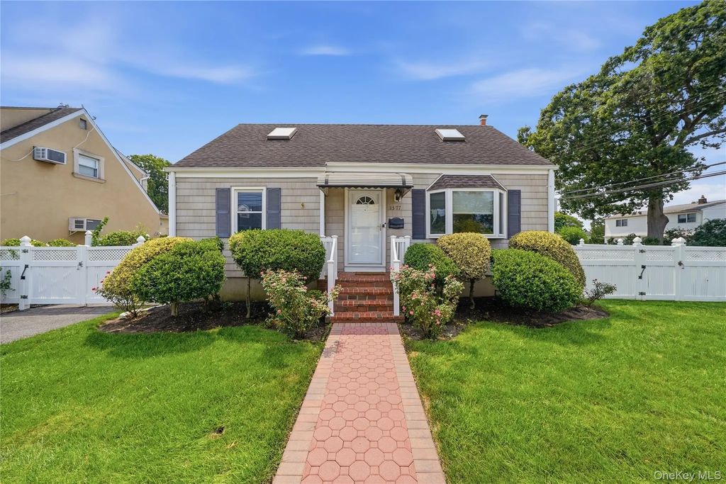1377 C Street, Elmont