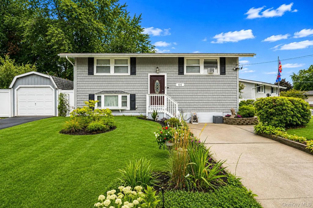 44 Buckskin Lane, Selden