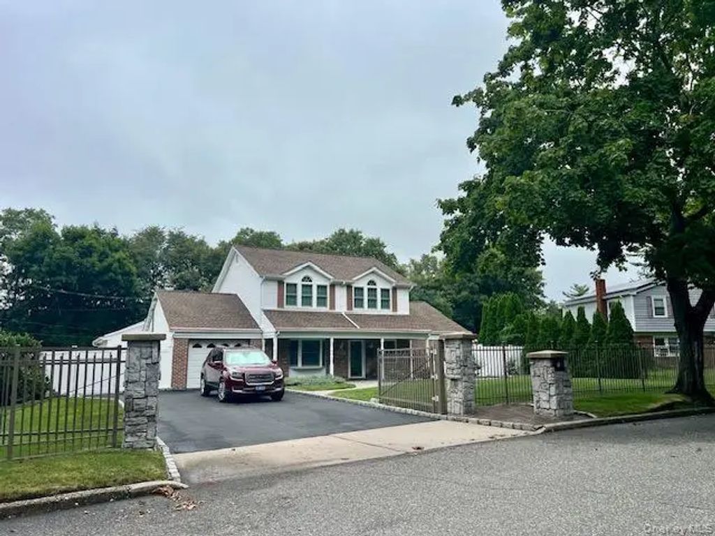 7 Cedar Avenue, Coram