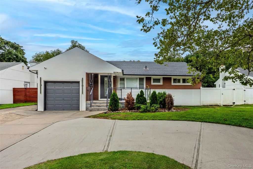 84 Rosedale Road, North Woodmere