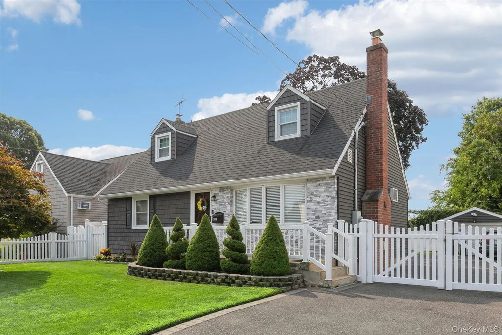 2606 7th Avenue, East Meadow