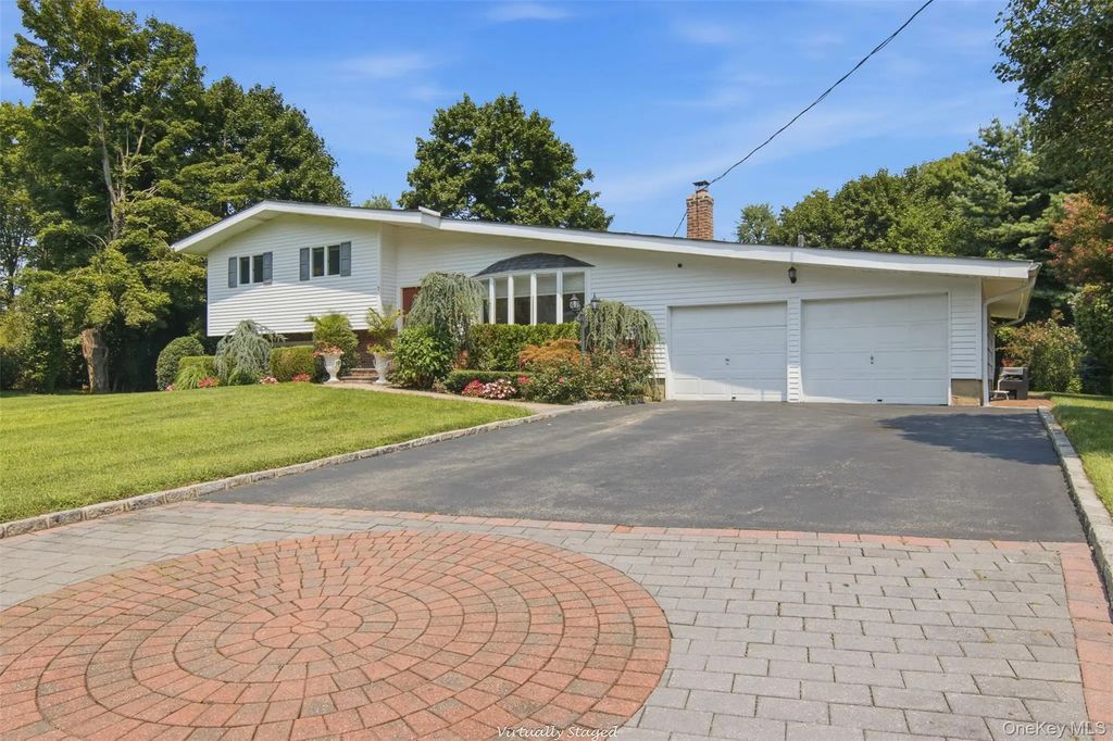 7 Laurie Place, Glen Cove