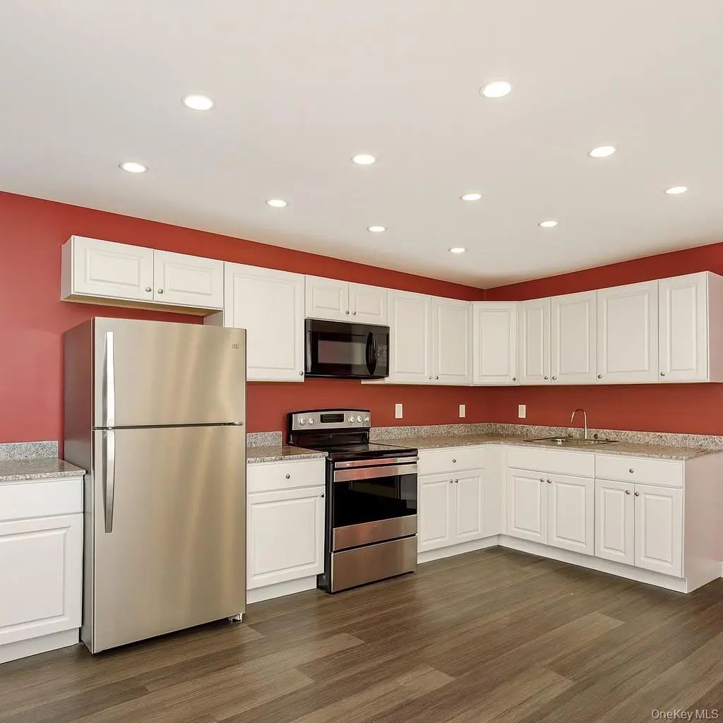420 Broadway # 3, Monticello