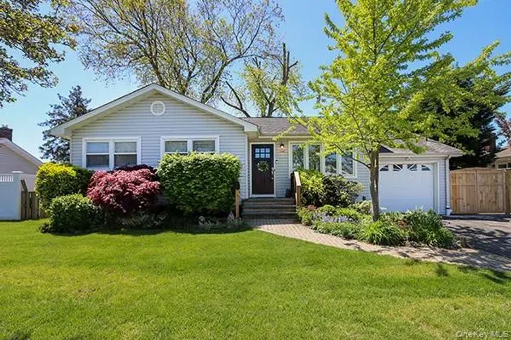 208 N Walnut Street, Massapequa