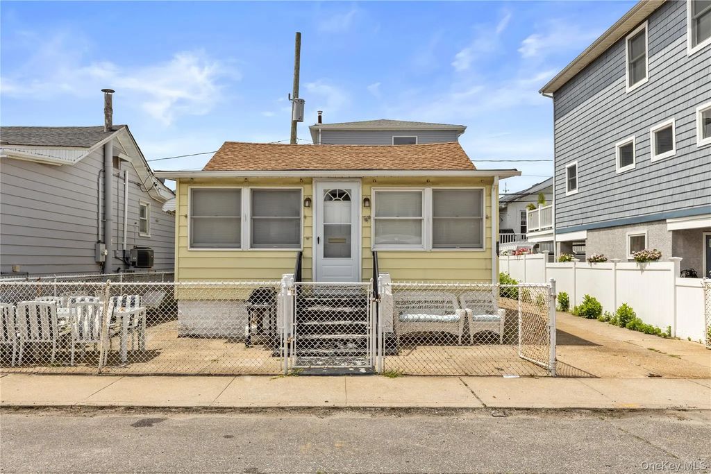 43 Virginia Avenue, Long Beach