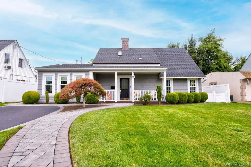 17 Trapper Lane, Levittown