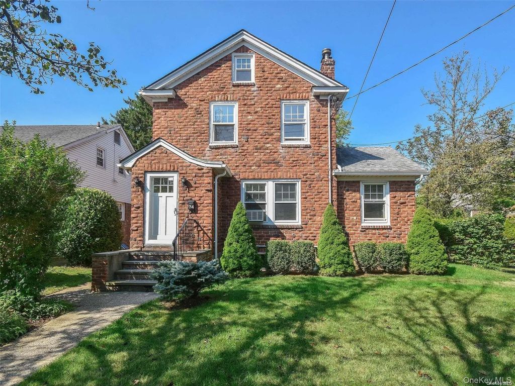 74 Irma Avenue, Port Washington
