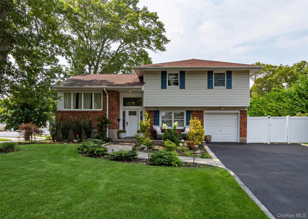 9 Carole Lane, East Islip